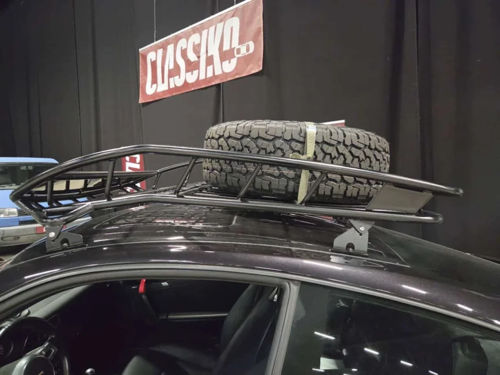 Tagbagagebærer udviklet af Classiko og JP Group med reservehjul.